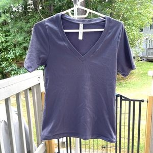 Athleta ribbed v-neck shirt